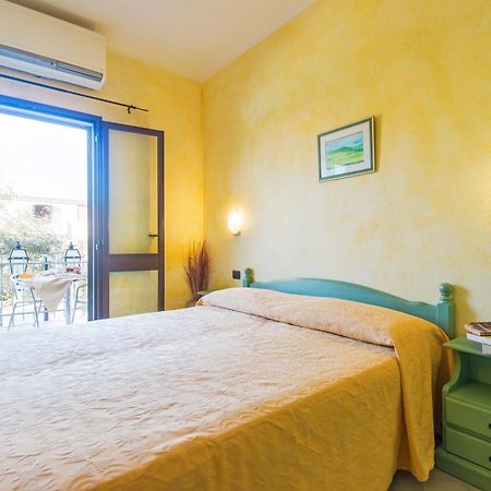 Camere Magnolia Cala Liberotto Exterior foto